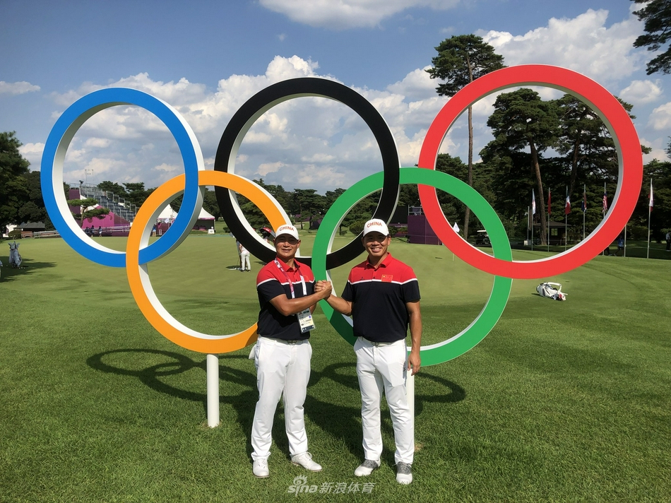 美国名将赞德·谢奥菲勒在决赛轮关键推杆，神情冷静，尽显冠军气质