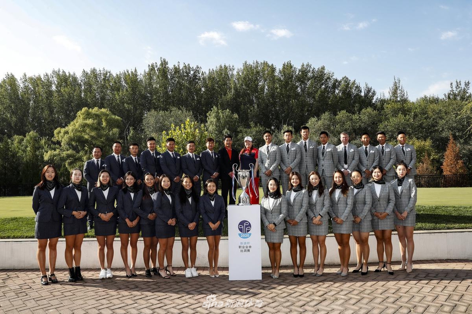 冯珊珊战队全体成员自信满满，在队长带领下展现出强大的团队凝聚力