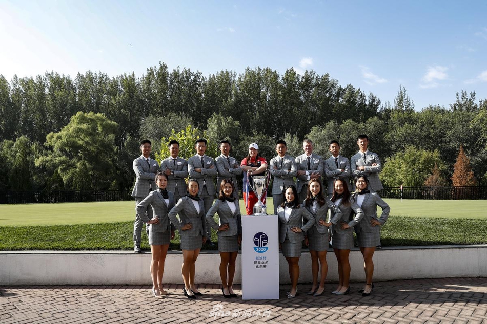 梁文冲战队女队员特写，她们目光如炬，展现出巾帼不让须眉的竞技斗志