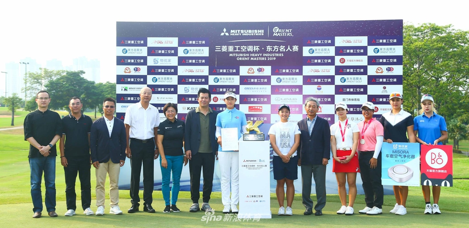 厦门东方高尔夫球场全景,绿意盎然的球道与蔚蓝天际相映成趣