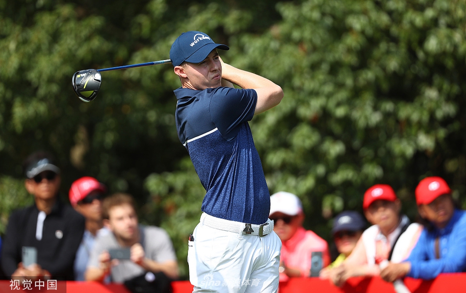 佘山国际高尔夫俱乐部全景,绿草如茵,水障环绕,景色如画