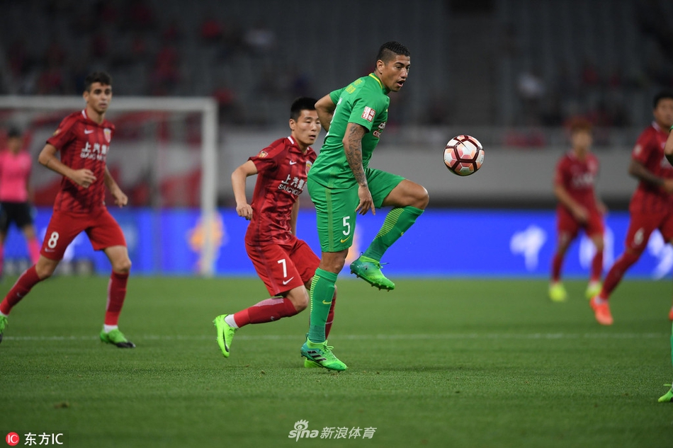 北京国安对上海上港图片