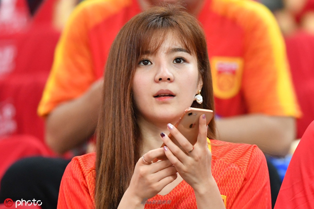 本赛季字母哥场均砍下32.3分12.6板6.3助 投篮命中率高达67.7%