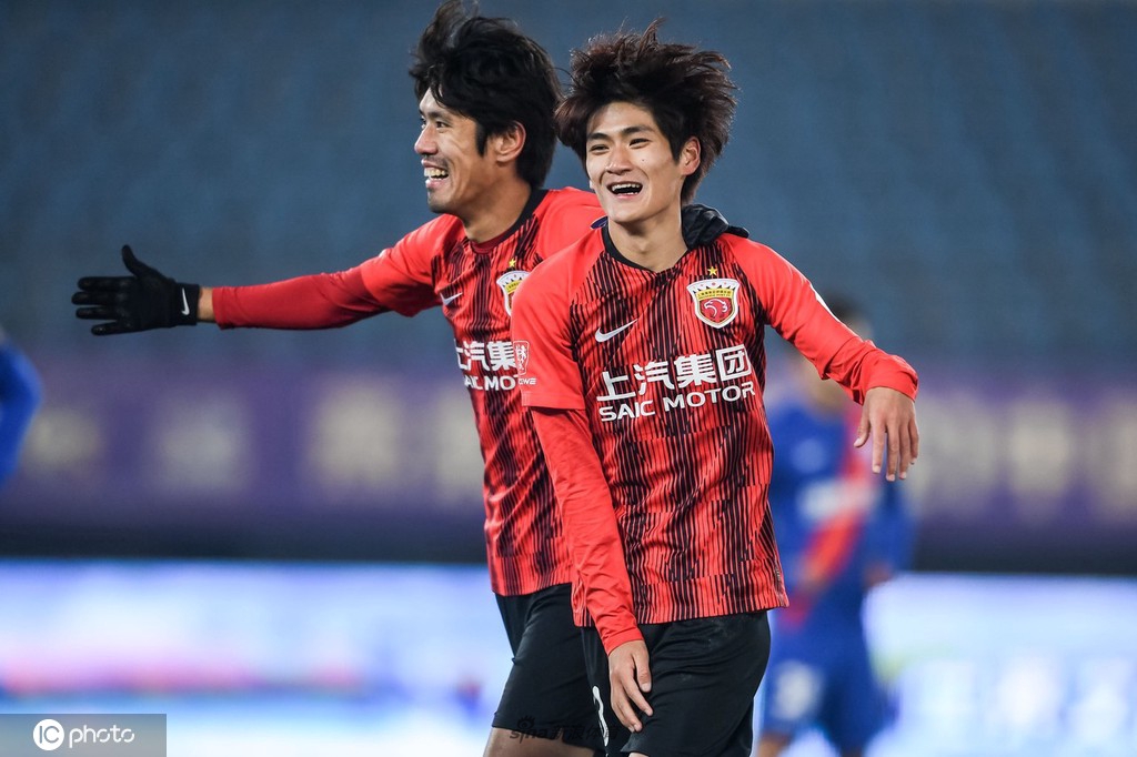 敌人的敌人是朋友？??卡拉格想为多特加油，但曼城禁止他上看台