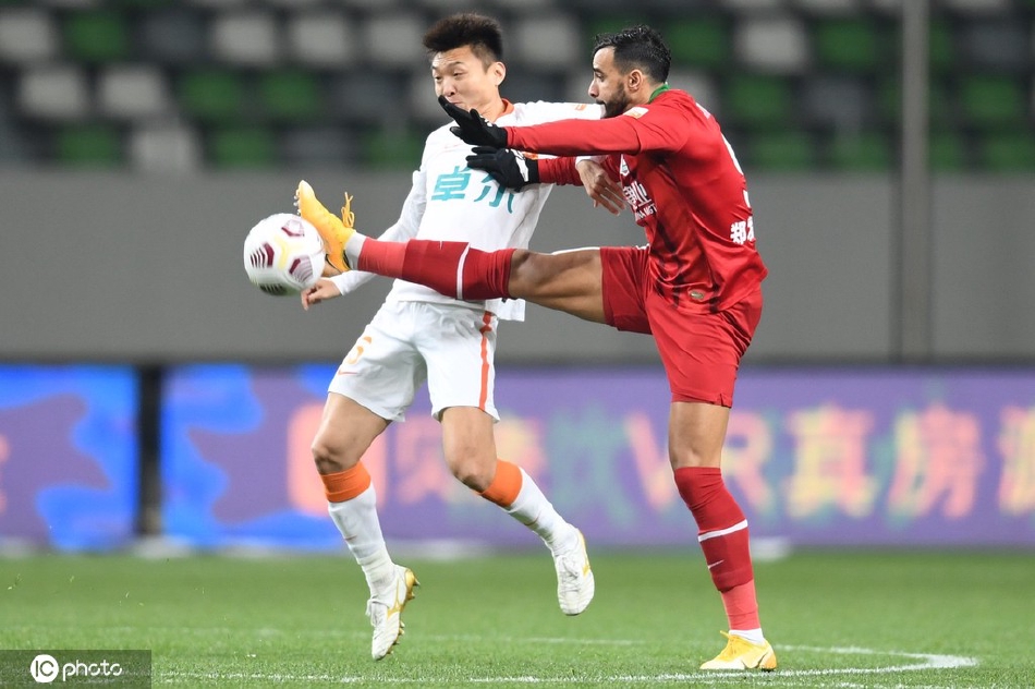 亚历山大率队8胜0负开局&场均30+ 比肩库里字母哥张伯伦