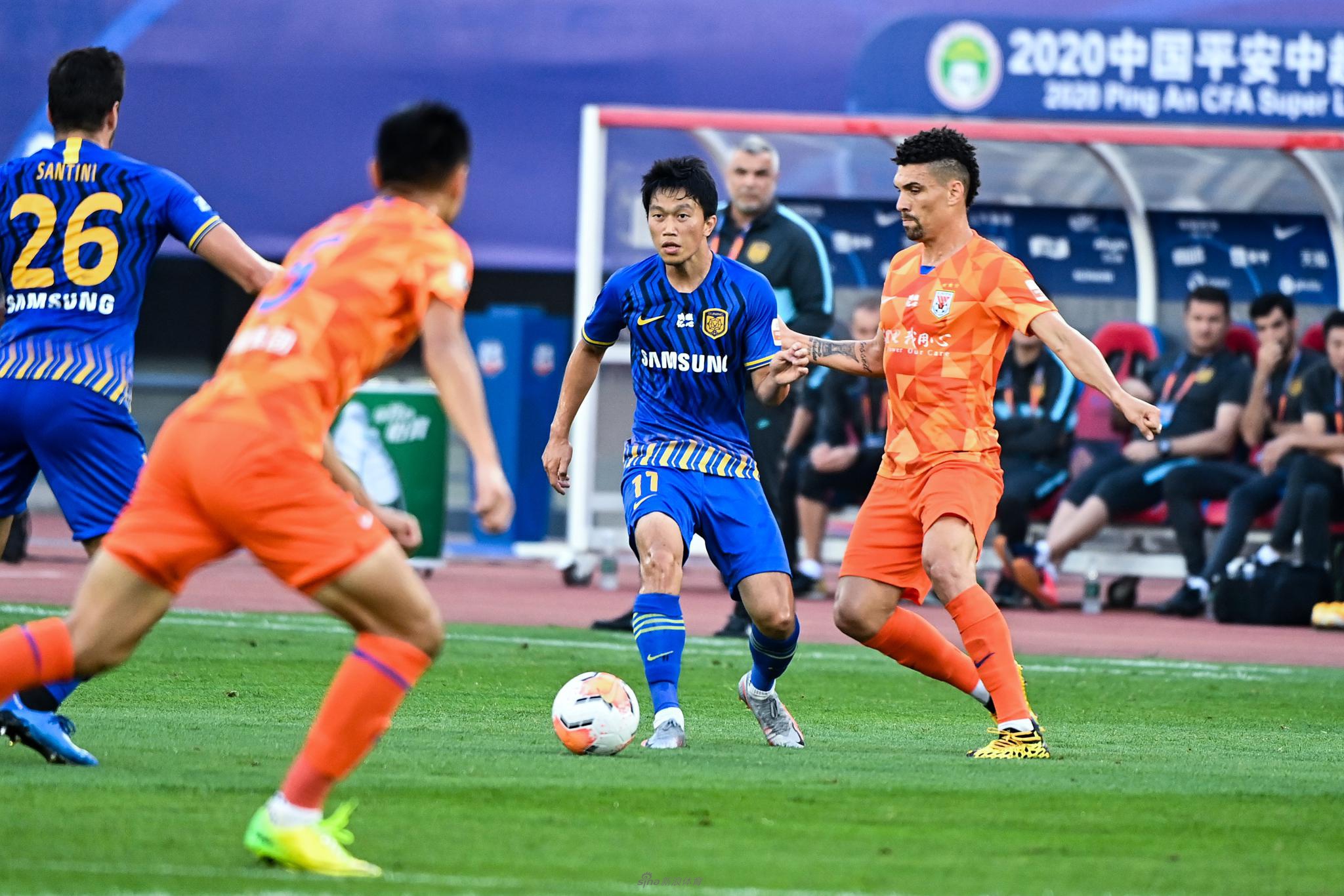 第十届北京晚报百队杯青少年篮球赛开赛