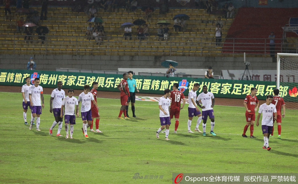 李霄鹏：国安对我们而言是“巨大”的对手