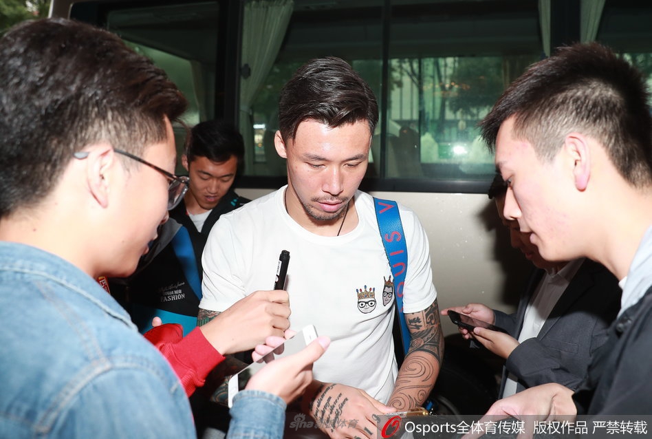 2018年5月22日,江苏南京,国足抵达下榻酒店,备