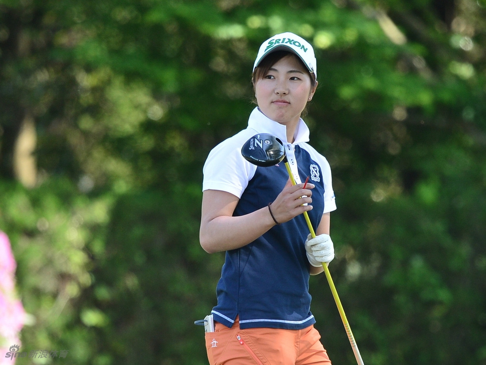 业余球手后藤未有在观众的鼓励下完成漂亮一击，她的脸上洋溢着纯粹享受比赛的快乐笑容。