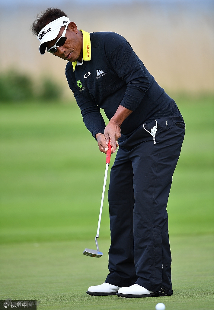 白老虎李维斯特伍德在比赛中开球,姿势一如既往的优雅有力