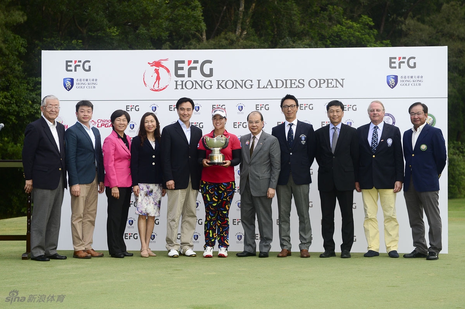 所有参赛选手与工作人员齐聚，留下赛事传统的大合影，记录下这难忘的一周