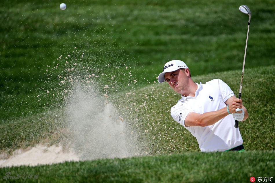 韩国新星金时沅在比赛中专注推击，展现出亚洲新生代的力量