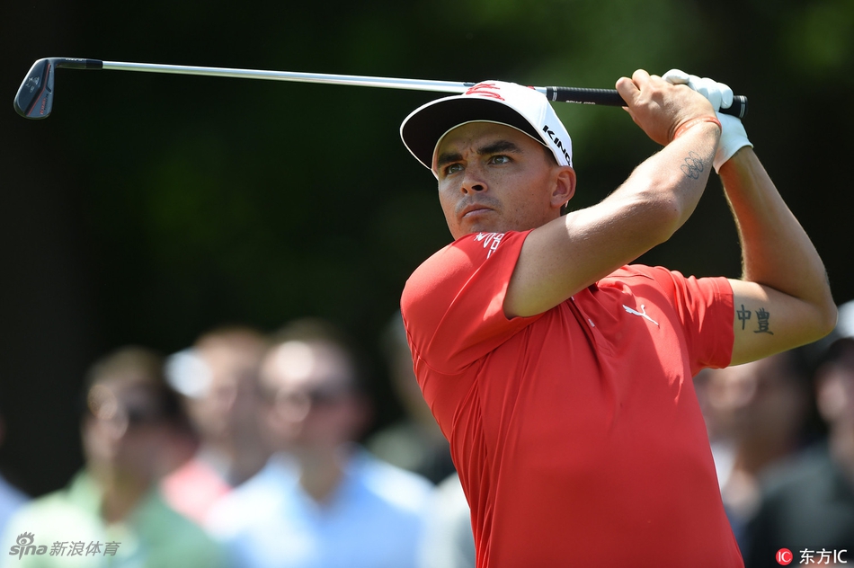 瑞典名将大卫·林默斯在TPC波托马克球场挥杆，神情专注姿态优雅