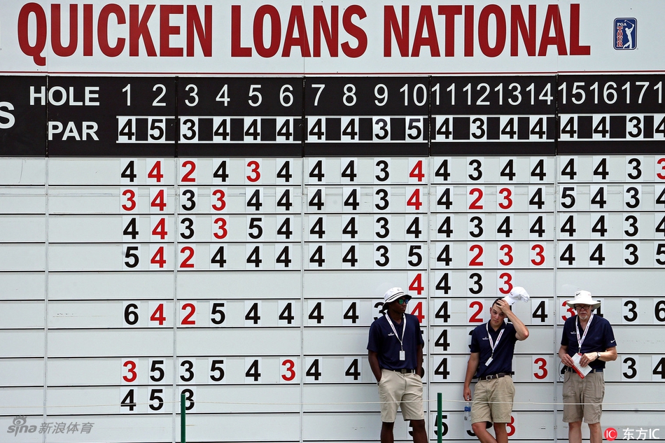 阿俊·阿特瓦尔在球道中稳健攻果岭，作为赛事东道主好友的他正为荣誉而战。