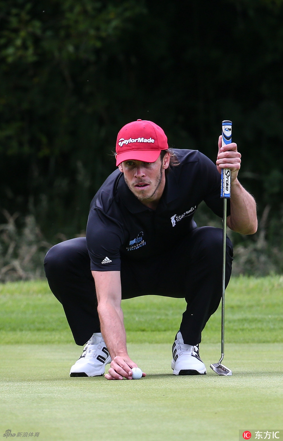 前男孩地带主唱罗南·基汀在赛场现身，与贝尔互动引来阵阵欢呼