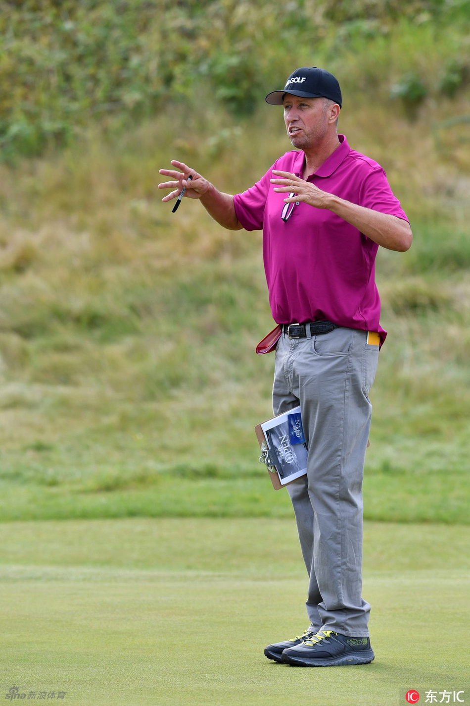 英国公开赛赛场内，一块清晰的规则测试显示屏矗立着，彰显着R&A对比赛装备严谨至一丝不苟的监督传统。