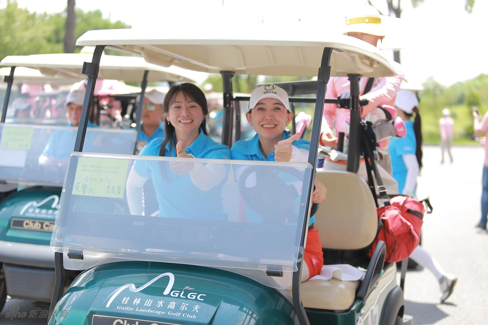 阳光洒在开阔的球道上，一名球员正稳健地完成挥杆全套动作