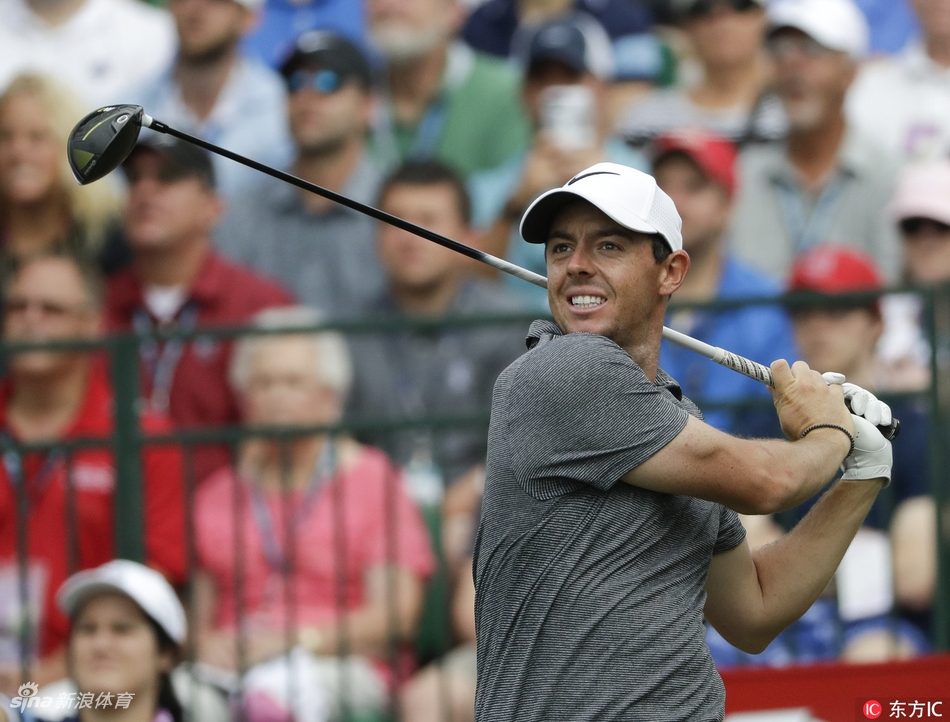 麦克罗伊大力开球瞬间，身体充分扭转，力量迸发，这是他对困境的强势回应