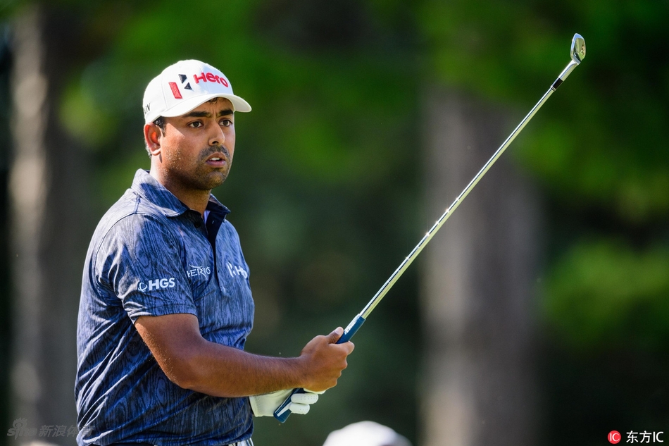 亨利克·斯滕森在决赛轮开球，动作流畅有力，展现出世界顶级球手的风范。