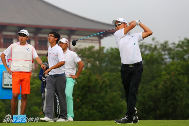 金诚在全运会赛场完成关键一击，挥杆动作流畅而充满力量