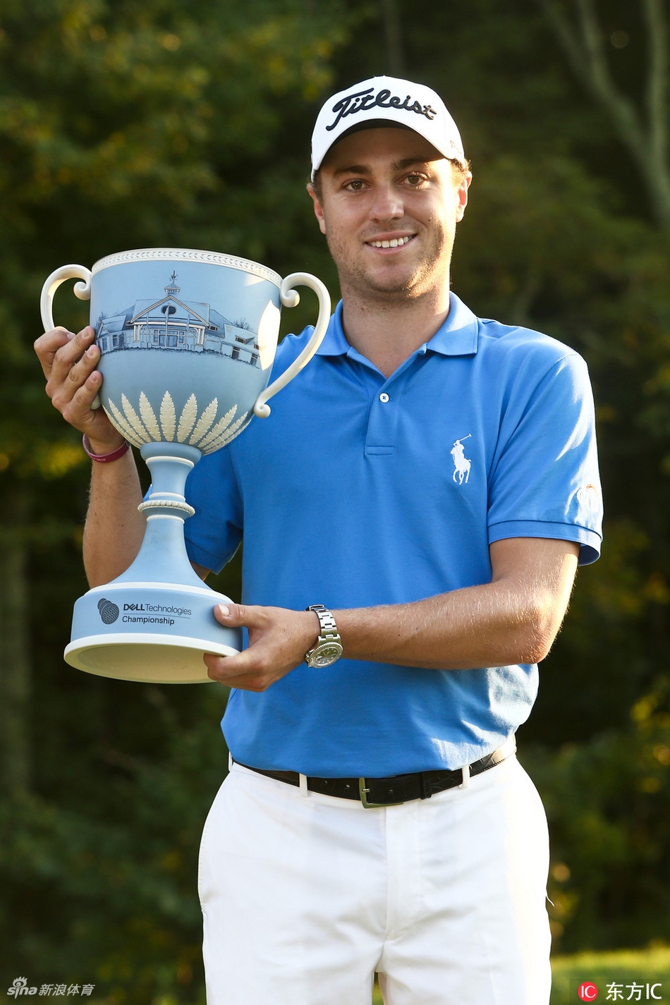 斯皮思在关键推杆失误后，遗憾地抱头，脸上写满懊恼