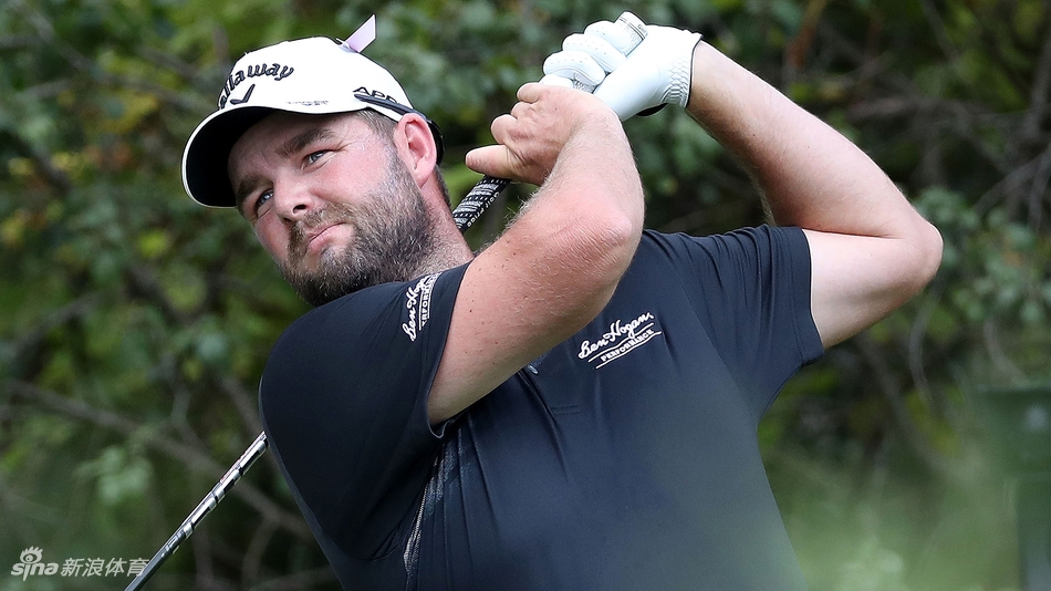 简森·戴伊在17号洞挥杆瞬间，正是这一击成就了价值连城的一杆进洞
