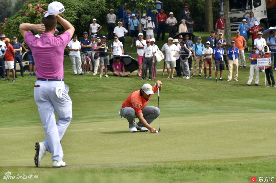 夜幕降临，TPC吉隆坡球场华灯初上，赛事工作人员仍在紧张忙碌，确保这场国际顶级高尔夫盛宴的完美运行。