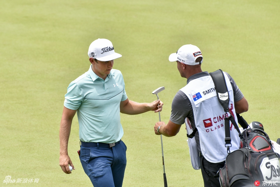 帕特·佩雷兹在比赛中露出自信笑容，这位经验丰富的老将用成绩证明了自己在竞争激烈的美巡赛上依然宝刀未老。