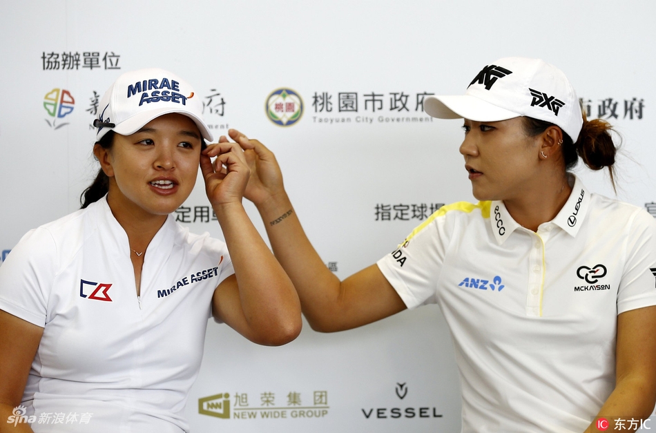 高宝璟在练习果岭上凝神推杆，阳光洒在她的身上，勾勒出运动员专注而优美的侧影