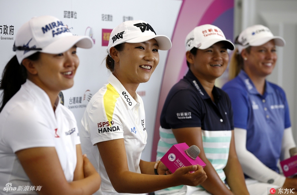 曾雅妮在发布会上亲切发言，神情认真而坚定，主场作战的决心在她微微上扬的下颌线条中清晰可见