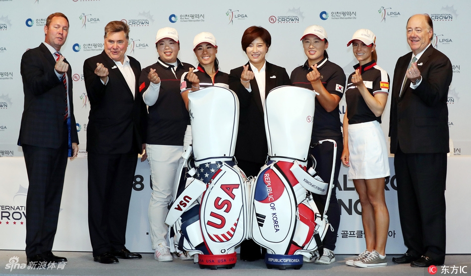 朴世莉在表彰仪式上笑容温婉，这位韩国高尔夫传奇人物的成就激励了无数后来者，她的亮相是赛事的精神灯塔。