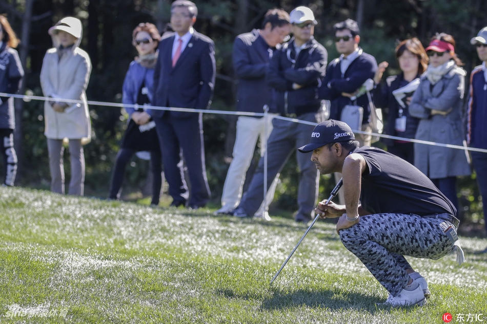 帕特里克·瑞德在球道上准备击球，他标志性的沉稳表情和扎实的预备姿势，展现着这位大满贯竞争者的强大气场。