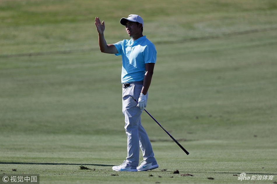 老将马特·库查尔在比赛中观察球路，经验丰富的他依然是冠军的有力竞争者。