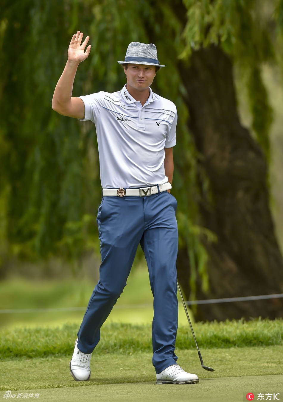 手握5杆优势的沙玛在练习果岭上专注推杆,沉稳的姿态预示着他对冠军的志在必得。