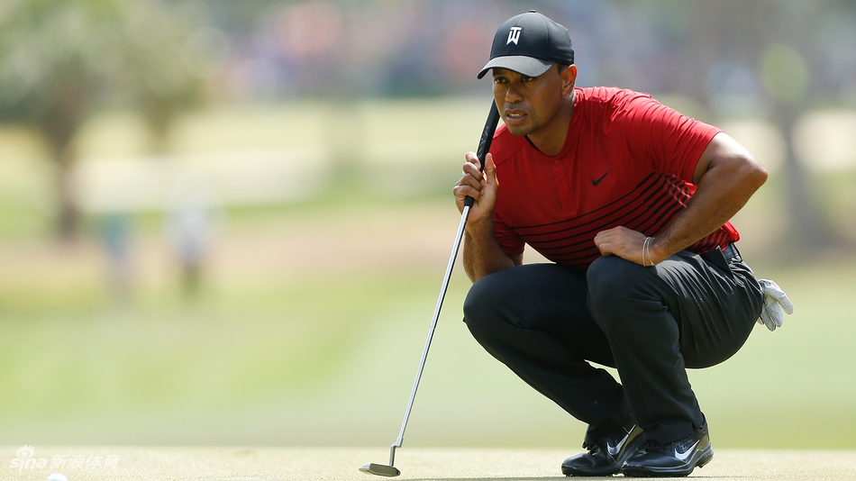 因斯布鲁克铜斑蛇球场第18洞果岭全景，风景如画却暗藏挑战，是决定冠军归属的最后战场。