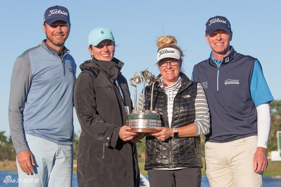 璀璨的冠军奖杯特写,奖杯在灯光下熠熠生辉,刻满往届冠军的名字