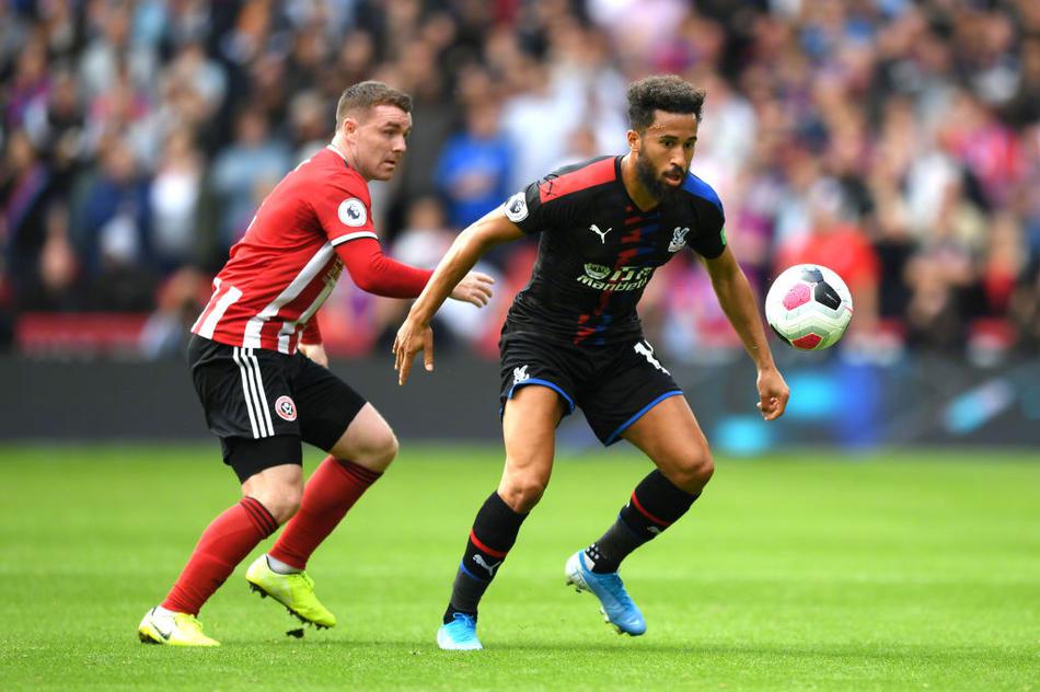 进球功臣约翰·伦德斯特兰被蜂拥而至的队友们紧紧压在身下，他的脸上写满了难以置信的狂喜，这个进球不仅属于他个人，更属于整个谢菲尔德联家族。