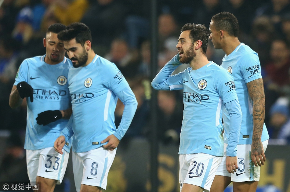 席尔瓦庆祝进球