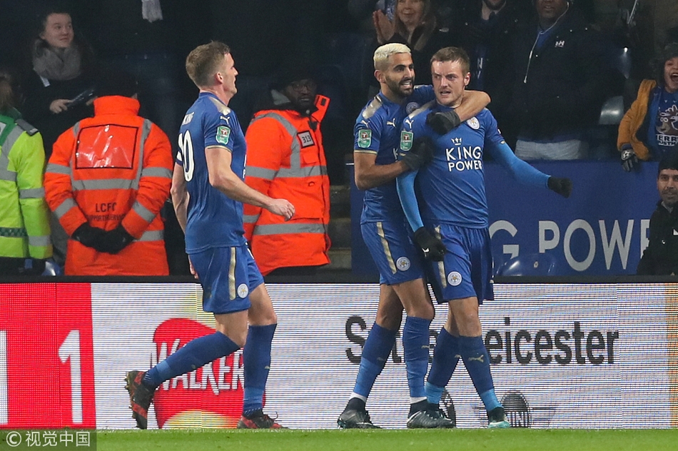 瓦尔迪庆祝进球