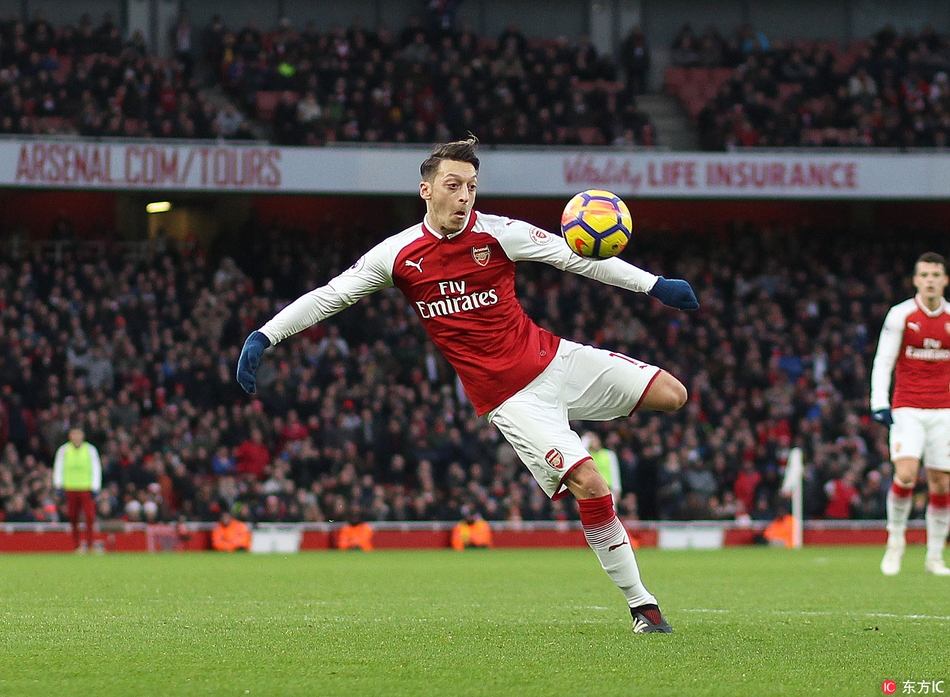 厄齐尔射门瞬间