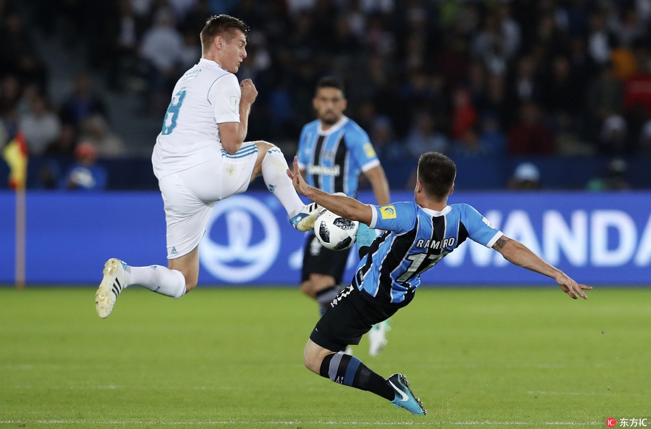 克罗斯积极拼抢