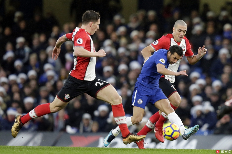 佩德罗遭包夹防守