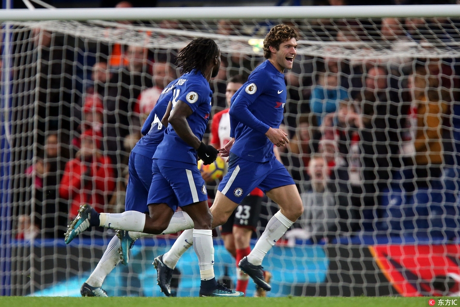 阿隆索庆祝破门