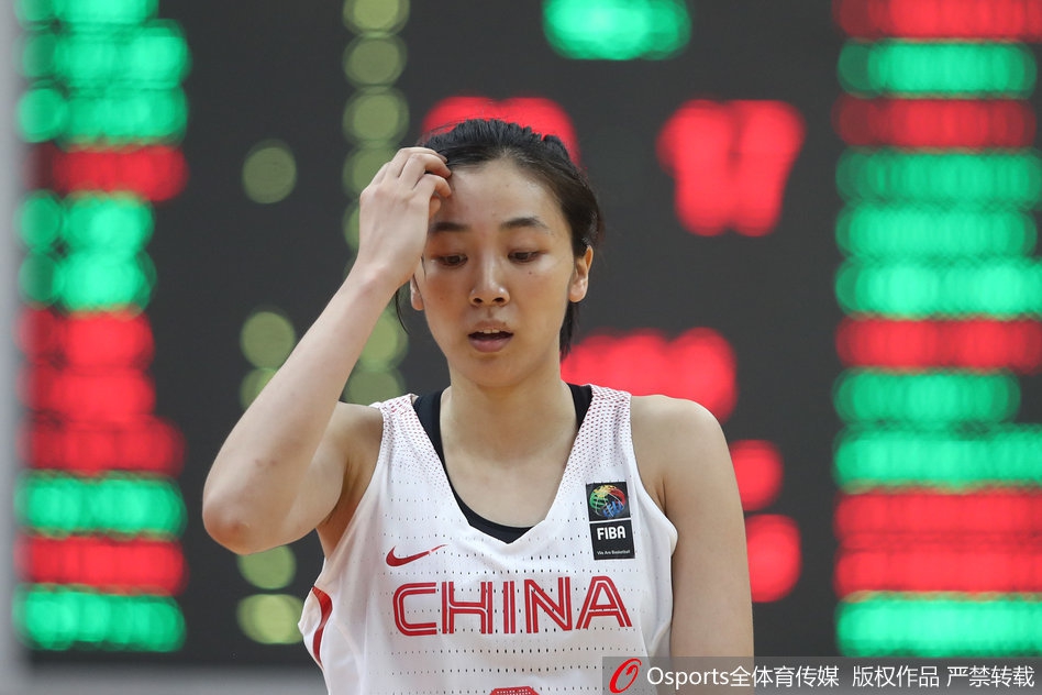 赵爽在进攻端头脑清晰,送出精妙传球,为队友创造了绝佳的进攻机会。