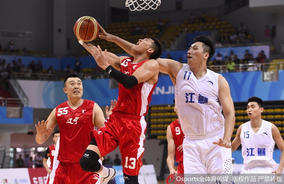 赵继伟撕破防线强硬上篮，展现大心脏本色