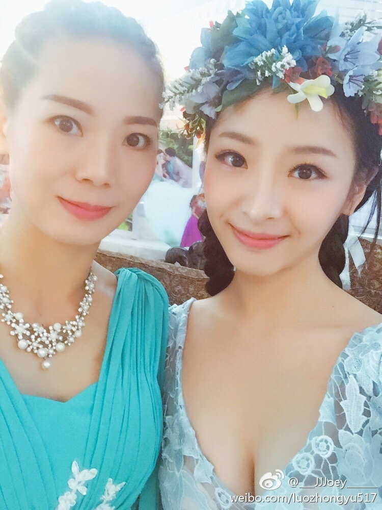 赛后,孙桐林走向球员通道,眼神不经意间飘向妻子所在的看台方向,坚毅的面容瞬间柔和下来,仿佛在无声地交流着胜利的喜悦。