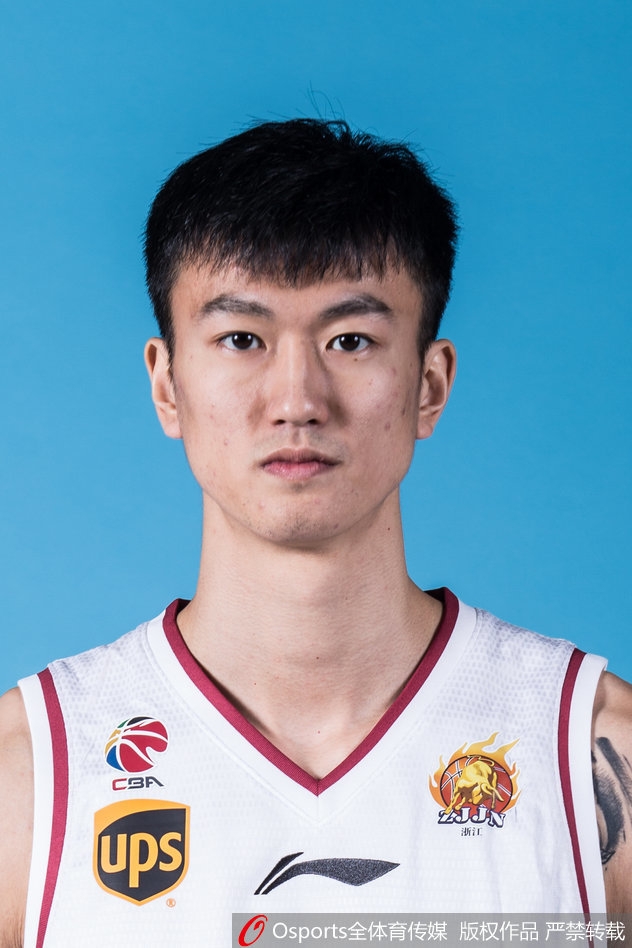 全队大合影定格历史瞬间,蒋兴权顾问与刘维伟教练端坐中央,身前是一群朝气蓬勃的小伙子,身后是崭新的征程。