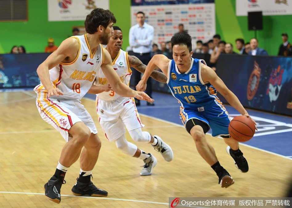 陈林坚化身冷面刺客，在底角张弓搭箭，皮划出美妙弧线，这一球彻底击碎了同曦队反扑的希望。