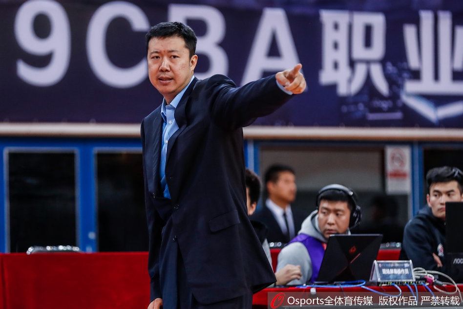 教练王治郅的“代沟之惑” 他发现球员只能哄