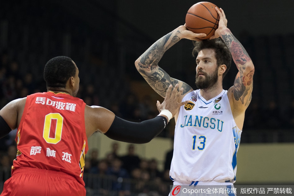 终场哨响，技术台上的比分牌定格在97比100，记录着肯帝亚这场虽败犹荣的苏州主场告别战。